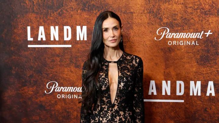 Demi Moore impacta, a sus 63 años, con un vestido transparente repleto de encajes