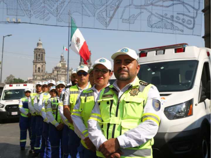 Brugada entrega 25 ambulancias al ERUM y anuncia helicóptero para Milpa Alta