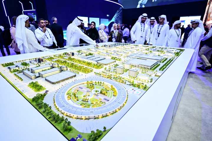 Microsoft anuncia 15.200 millones de dólares de inversiones en IA en Emiratos Árabes Unidos