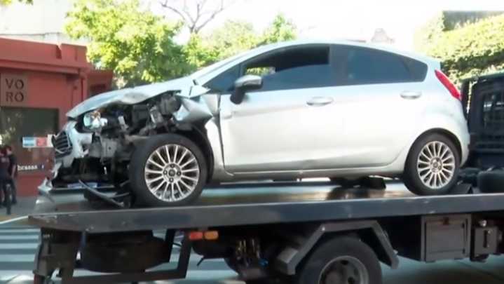 Conductor alcoholizado y con una pierna enyesada chocó a tres autos