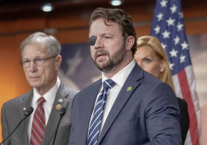 CIA alertó por “comportamiento inapropiado” del congresista Dan Crenshaw durante visita oficial a México