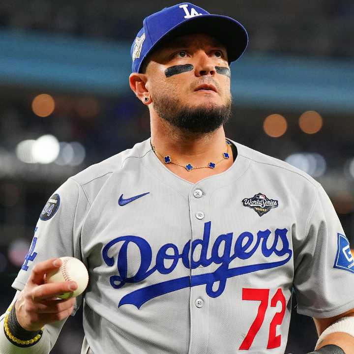 L.A. Dodgers' Miguel Rojas on World Series Van Cleef Necklace