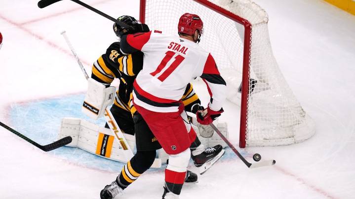 Pyotr Kochetkov makes 29 saves as Hurricanes beat Bruins 3