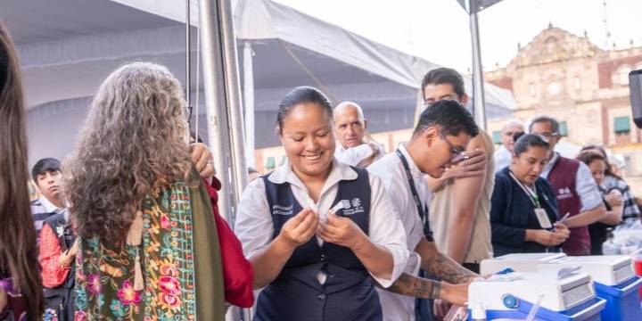 Vacunas contra influenza y COVID-19: quiénes deben aplicarse y dónde acudir