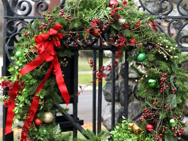 Oak Harbor celebrates Christmas with parade, tree lighting