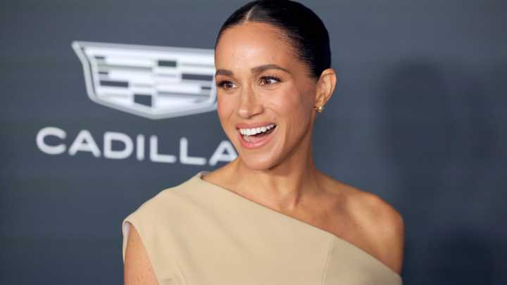 ¿No la invitaron? Meghan Markle reconoce que se “autoinvitó” a Paris Fashion Week 2025
