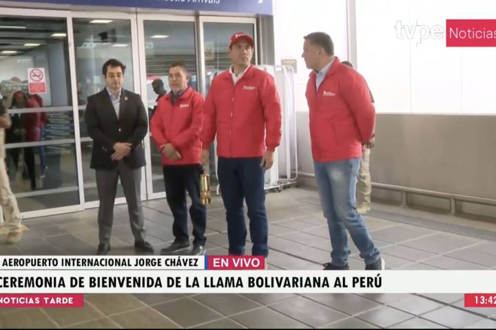 Presidente Jerí participa en la ceremonia de bienvenida de la Antorcha Bolivariana
