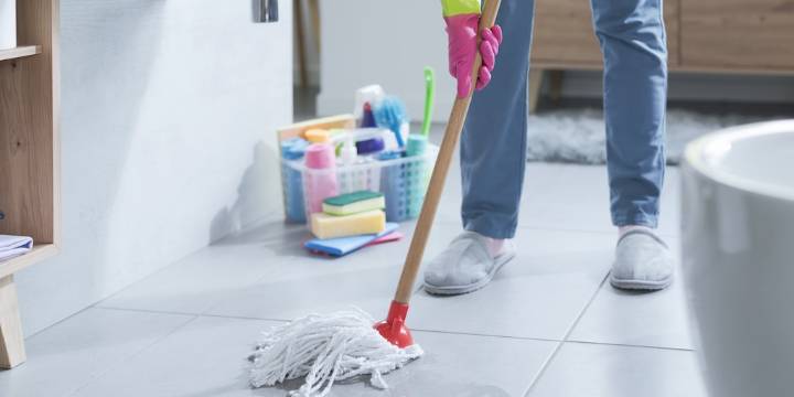 Empleadas domésticas: cuánto vale la hora de limpieza en noviembre 2025