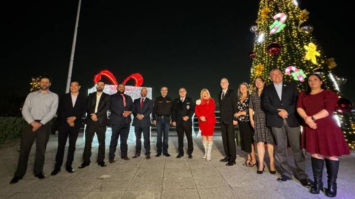 Encendido del Pino Laredo–Monterrey fortalece lazos turísticos