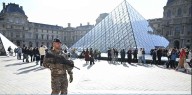 Más procesados en París por robo de joyas en el Louvre