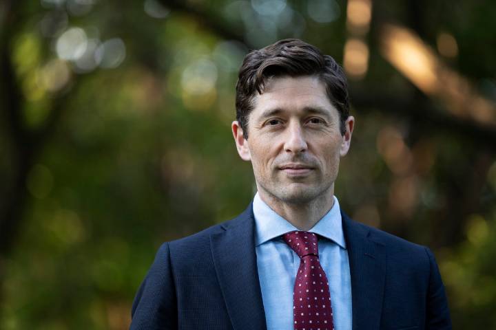 Jacob Frey ahead in Minneapolis mayoral race, but short of winning margin