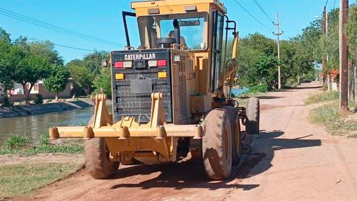 Continúan los trabajos de nivelado y perfilado en distintos sectores de la ciudad de La Banda