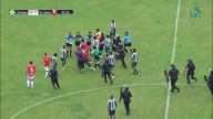VIDEO | Fiel reflejo de la Liga Tucumana: Árbitros y jugadores terminaron "a las piñas" en la semifinal