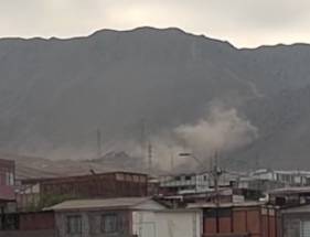 Producto del sismo de esta mañana: Vecinos de Antofagasta reportan desprendimiento de cerro