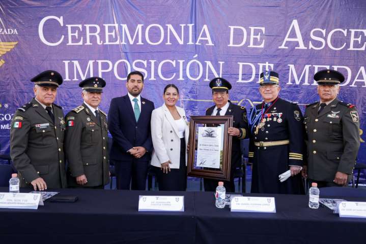 Recibe Lupita Cuautle la Venera “Gran Defensora de la Patria” en ceremonia de ascenso de la Academia Militarizada Ignacio Zaragoza