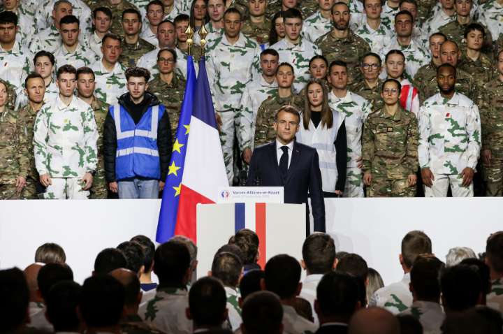 French president unveils new military program for volunteers aged 18 and 19