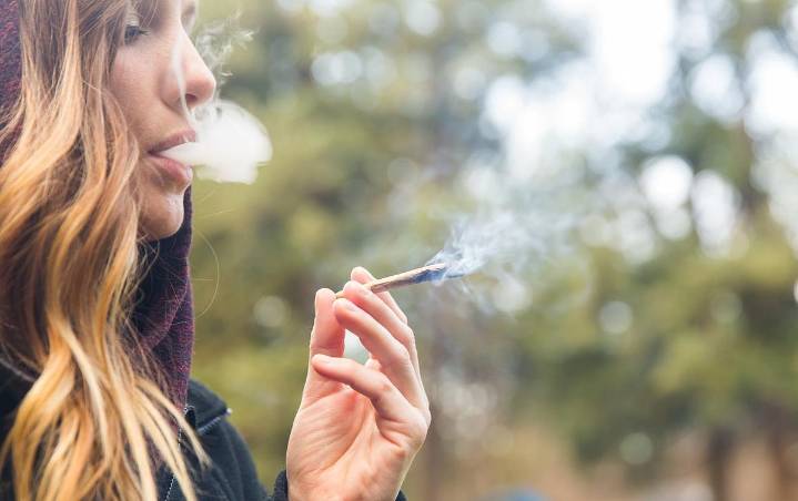 Smoking Cannabis Tied to Less Subsequent Alcohol Consumption