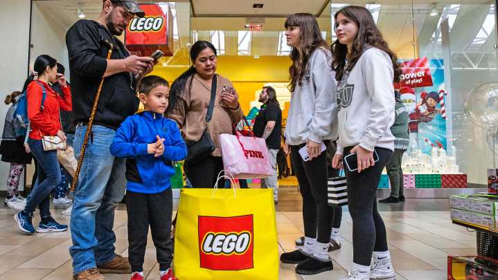 What time will Delaware stores, malls open on 2025 Black Friday?