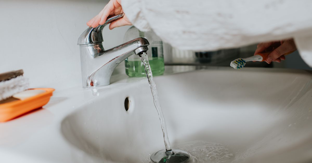 Expert says 'brush your teeth before breakfast or not' question finally answered