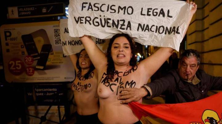 “Señor, que no toque, que no toque”, activistas de Femen irrumpen en la misa por Franco en Madrid