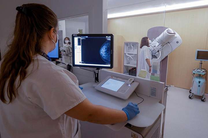 Invertir en salud genera alto retorno económico en América Latina, advierte un estudio