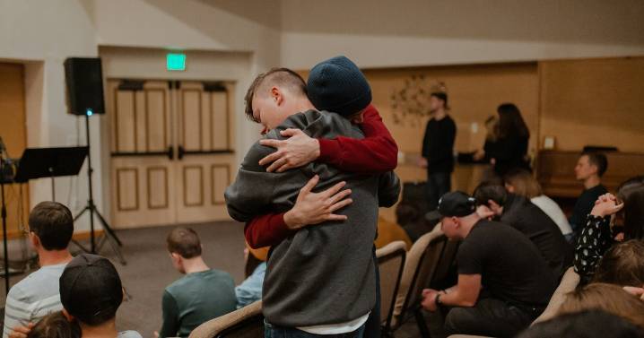 Support groups for alcohol use disorder are more effective when they are attended in person, study finds