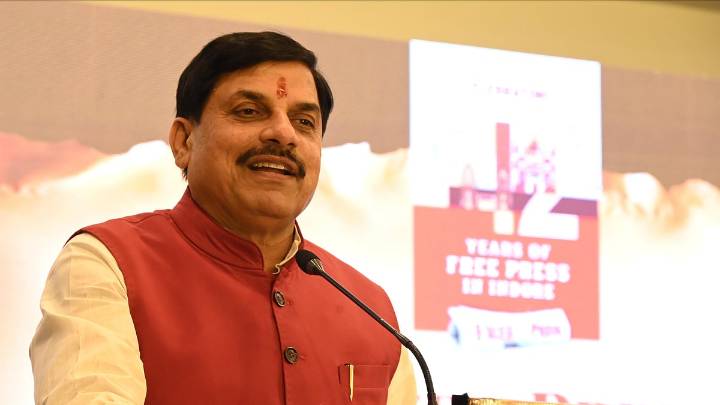 Indore News: CM Mohan Yadav Inspects MG Road Police Station, Flags Absentee Cop