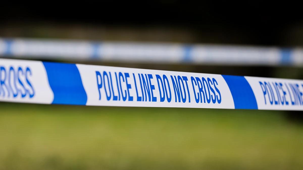 Varias personas heridas en un apuñalamiento múltiple en un tren en Reino Unido