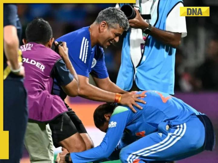 What happens that Harmanpreet Kaur touches coach Amol Muzumdar's feet after win?