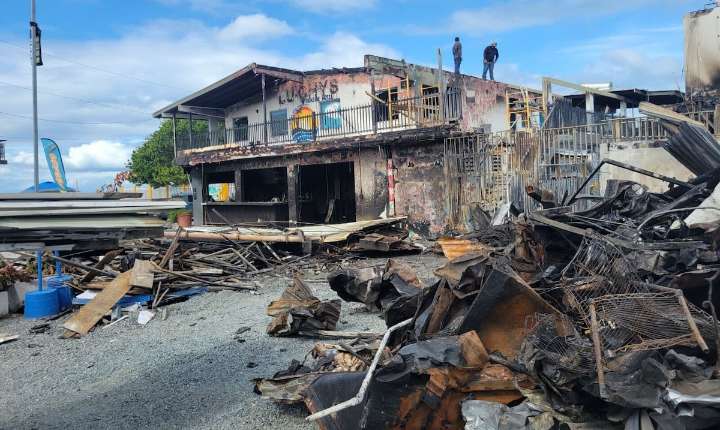 Arrepentimiento y perdón para la turista que incendió negocios en Cabo Rojo