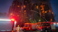 Al menos trece muertos y decenas de heridos en el peor incendio de Hong Kong en casi dos décadas