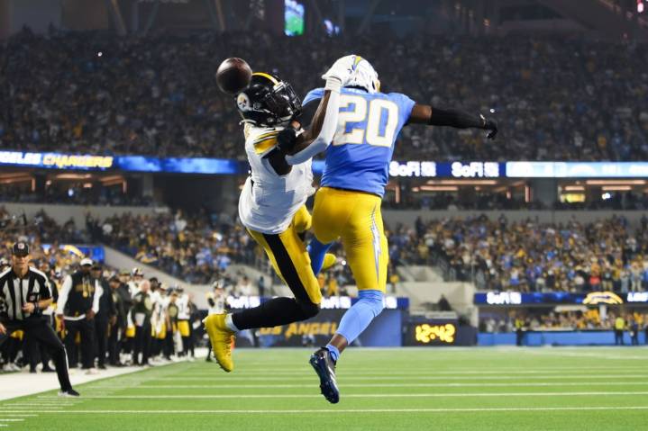 Nick Canepa’s report card: Coaching, defense shine in Bolts’ dominating win