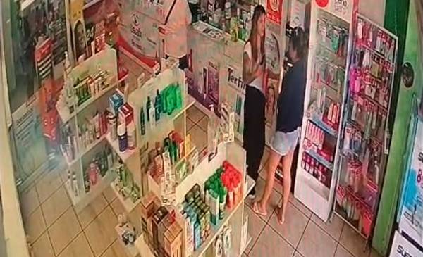 VIDEO. Las mecheras más coquetas de La Plata: arrasaron con el sector perfumería en una farmacia céntrica