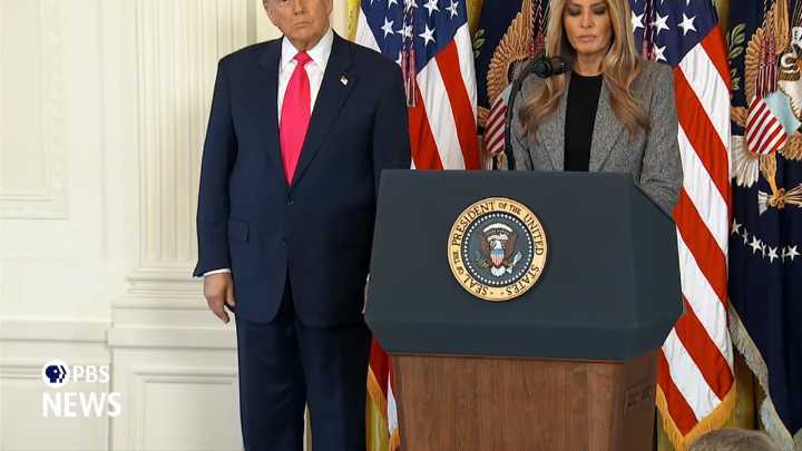 Trump y Melania firman una orden ejecutiva para fortalecer el sistema de acogimiento familiar