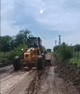 Delegaciones municipales refuerzan trabajos en caminos rurales