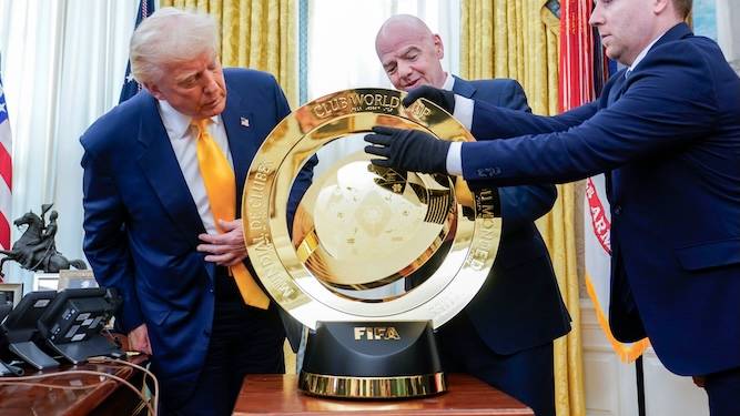 Give him a nasty gold prize: remarkably easy ways for the BBC to defuse the Trump situation