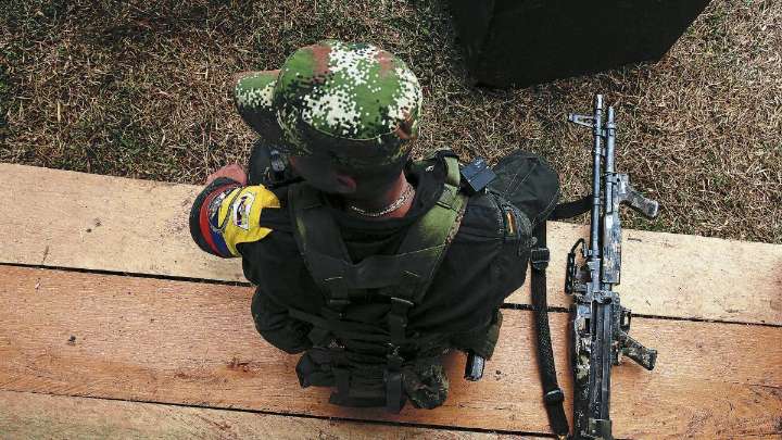 En Colombia, cada dos días los grupos armados reclutan al menos a tres niños: la cruda realidad de los menores en las filas