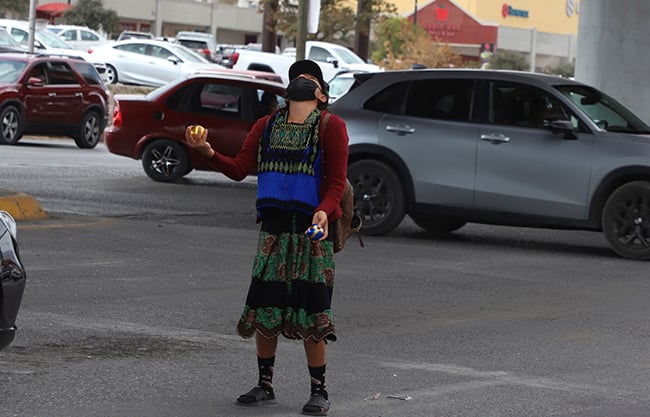 ‘Marías’ mandan a sus hijos a cruceros a pedir dinero; la meta: $100