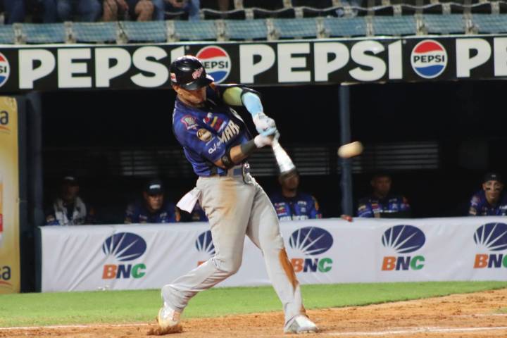 Gorkys Hernández extiende a 14 su racha de juegos con hit y abre su cuenta de jonrones con los Tigres