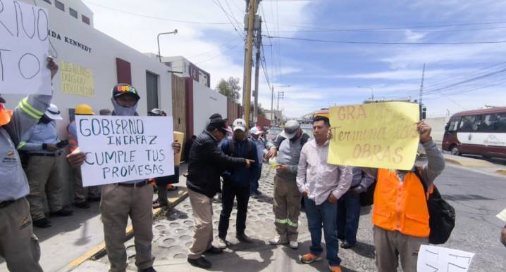 Padres protestan en Gobierno Regional de Arequipa por paralización de construcción de I.E. Paraíso de Chuca