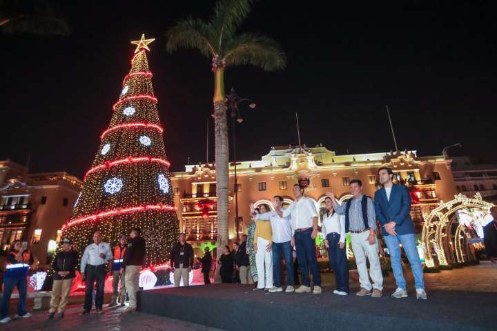 Presidente Jerí participó del encendido del árbol de Navidad en Plaza de Armas de Lima