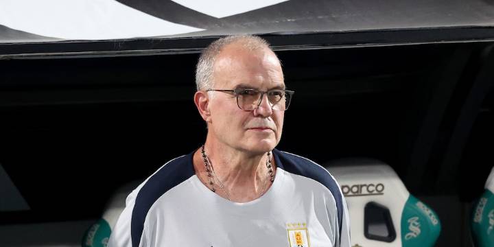 Expectativa en Uruguay por el futuro de Marcelo Bielsa en la selección antes del Mundial 2026 en medio de rumores de salida