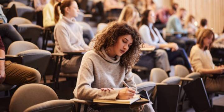 Siete de cada diez estadounidenses cree que la educación superior en general “va por el mal camino”