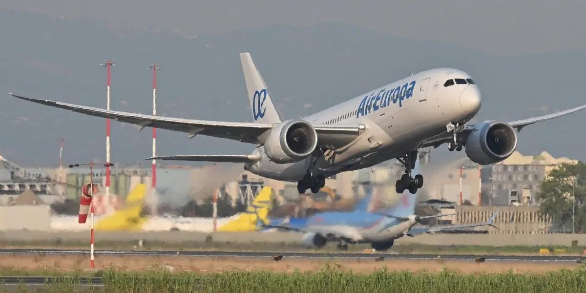 España recomienda evitar el espacio aéreo venezolano