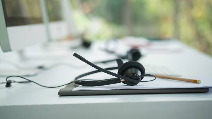 ICE busca crear un centro de llamadas para rastrear menores no acompañados: documentos