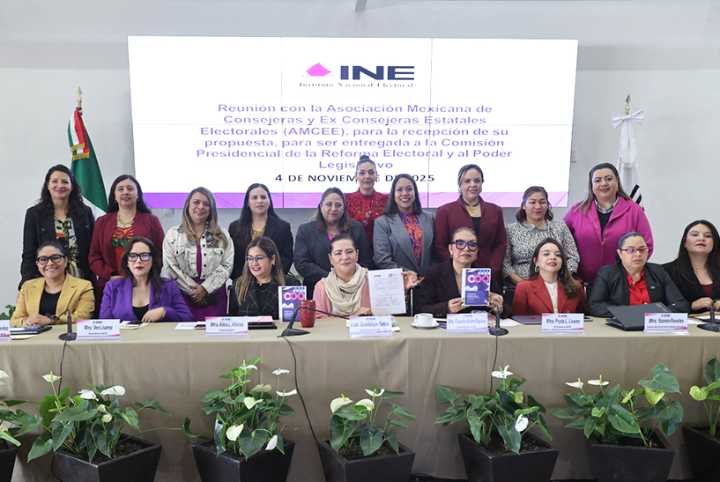 Recibe INE propuesta para la reforma electoral de la Asociación Mexicana de Consejeras y Ex Consejeras Estatales Electorales