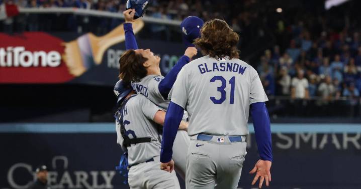 Commentary: Back to back! Dodgers nab dynasty-defining victory over Blue Jays in World Series Game 7