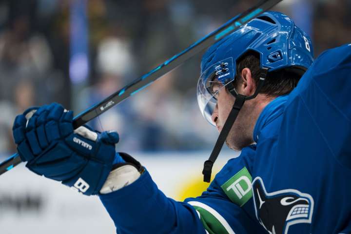 Tyler Bertuzzi's 3rd-period hat trick sends Blackhawks past Canucks - The Rink Live | Coverage of youth, junior, high school and college hockey