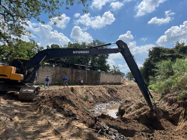 Realizan labores de saneamiento en el río Turmero