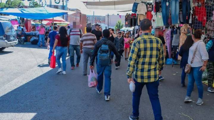 Piden retirar puestos que obstruyen vialidad al exterior del Mercado Juárez